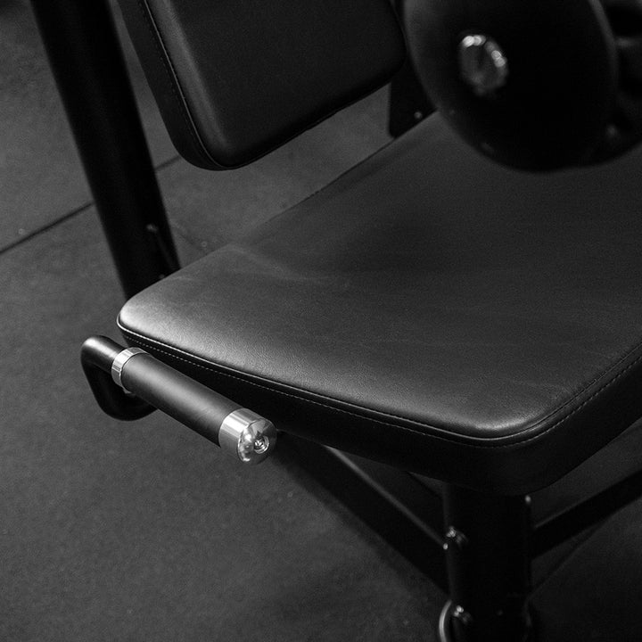 Femoral sentado | Máquina selectorizada - Compact Series detalle agarre
